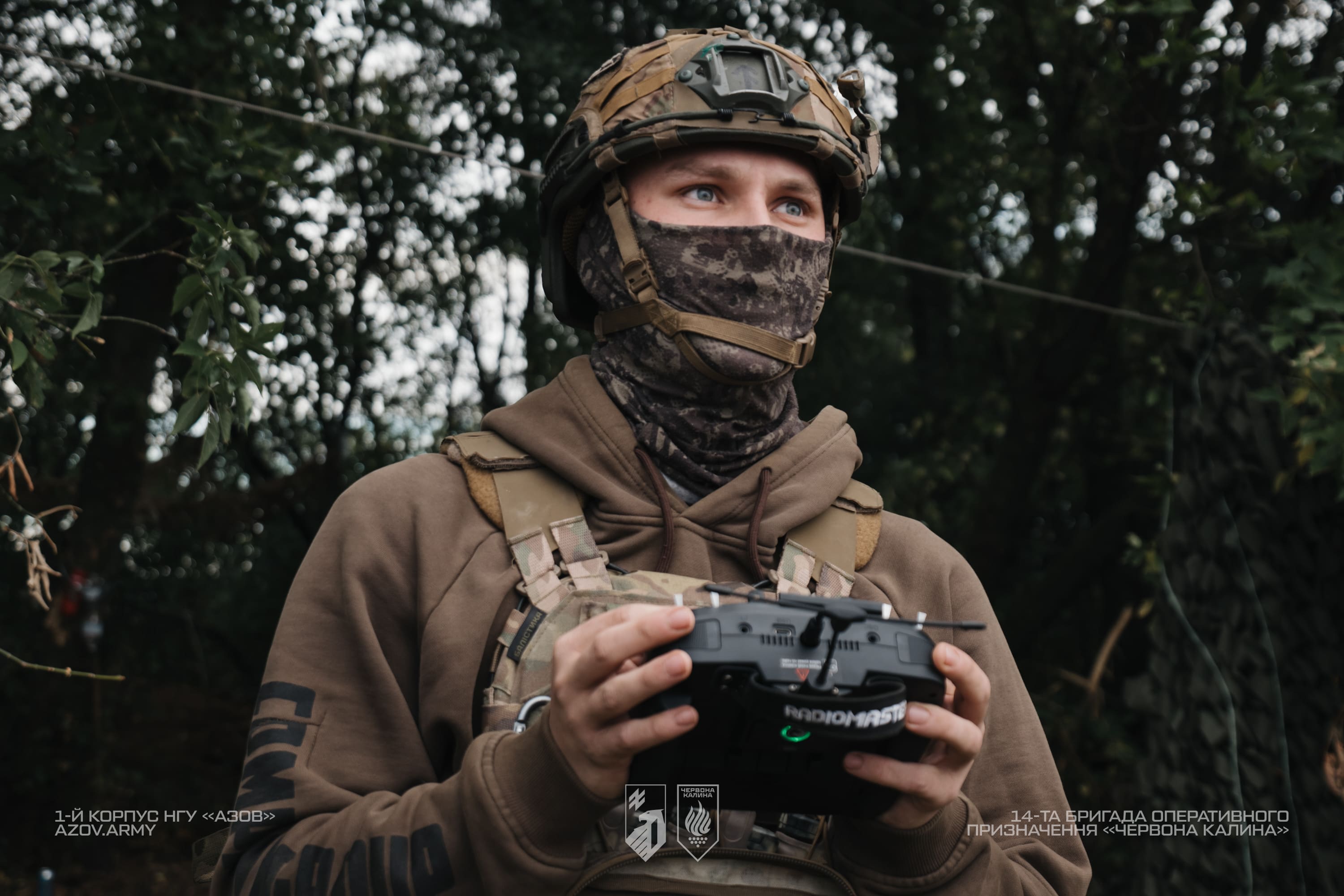 Оператор БпАК «Сокіл» під час виконання бойового завдання